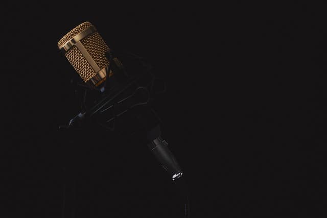 Cómo crear un podcast exitoso: guía práctica